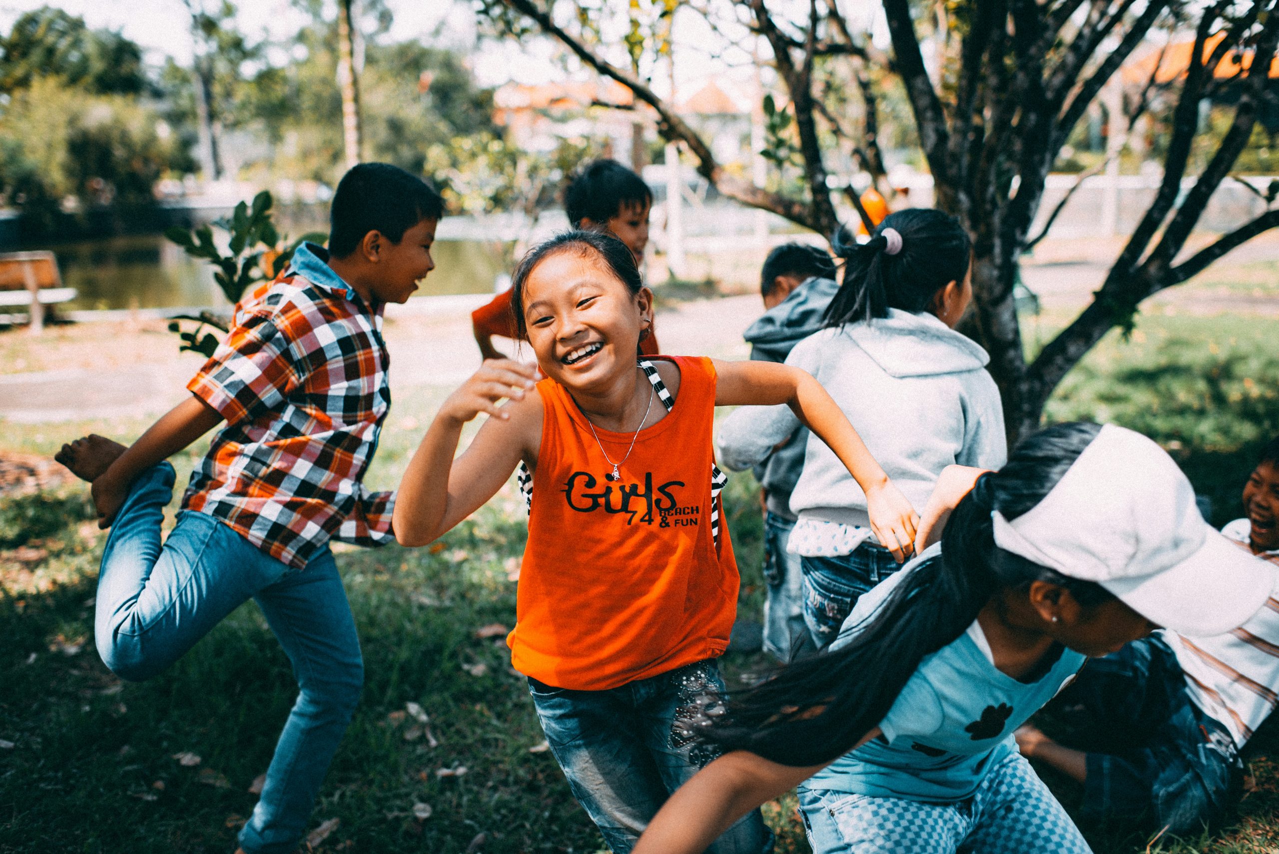 mulinational-children-playing-outdoors